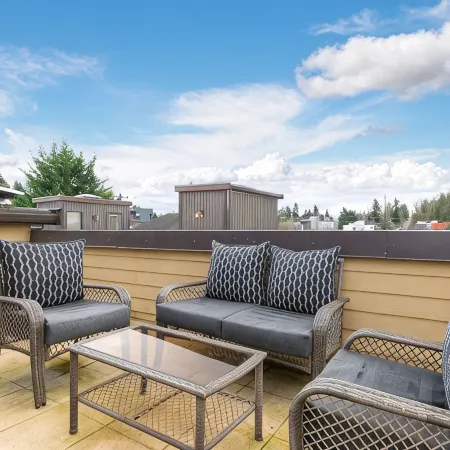 Stylish Seattle Townhome Near Shops & Dining