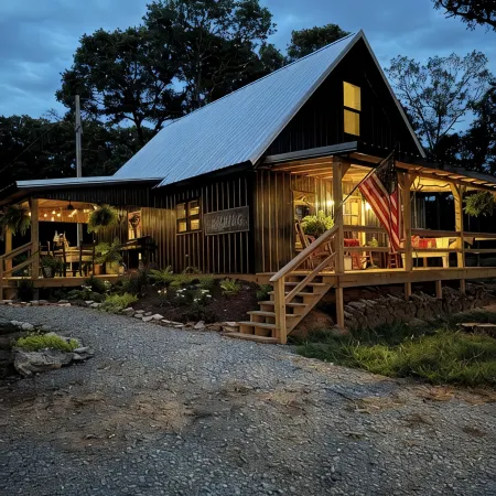 Flat Creek Cabin at Riverbend Farm in Evening Shade Arkansas