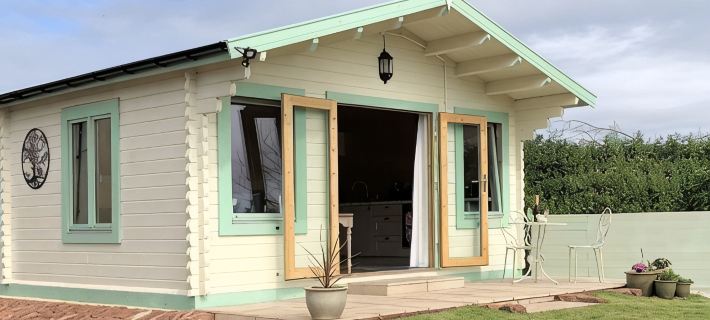 Lovely cabin with country views in popular Somerset village. Hotels in Taunton