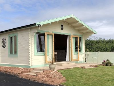 Lovely cabin with country views in popular Somerset village.