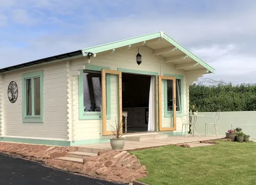 Lovely cabin with country views in popular Somerset village.
