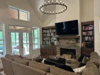 Spacious 4-bedroom house in charming Fairmount with WiFi, AC fire pit Hot Tub - 부티크
