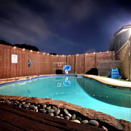 Family & Large Group - Backyard Heaven, Game room, Mini Golf, Private Pool