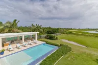 Family Friendly Villa inside Punta Cana Resort&Club with maid included! - 빌라