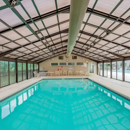 2 Bd GROUND FLOOR, Pointe Royale Golf, INDOOR POOL,  and Lake Taneycomo fishing