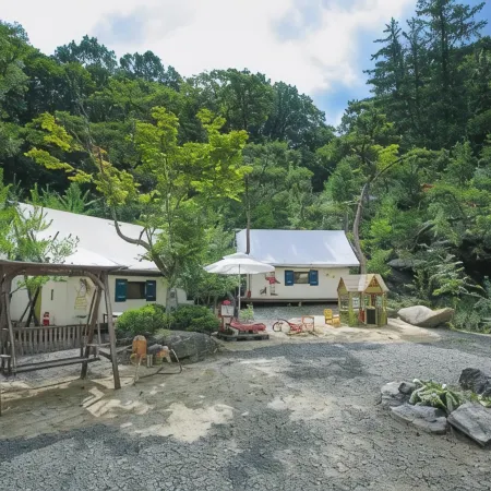 Chungju Coffee Museum Glamping Caravan Pension Отели рядом с достопримечательностью «Храм Токчуса»