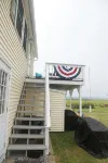 Second Floor Apartment Across from the Beach with Private  Access to Beach!!! - 2つ星