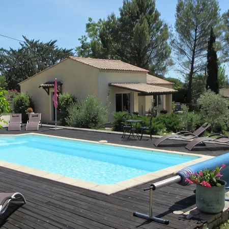 Barjac Villa Pastis - Self-catering cottage with swimming pool and view of the Cevennes mountains