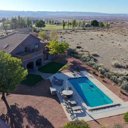 Heated Pool.Panoramic Views•4 Bed 2.5 Ba•Central Location