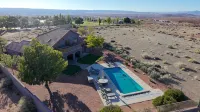 Heated Pool.Panoramic Views•4 Bed 2.5 Ba•Central Location