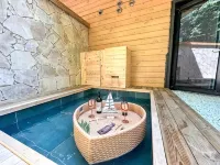 Sokcho Floating Whale Seorak Dojeok Waterfall Stay - С бассейном