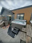 Luxury Whitefish Penthouse w/Hot Tub on Central Ave - 욕조