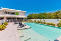 โรงแรมแมคเคย์ โอเชียนไซด์ เซ็นทรัล - ที่มีสระว่ายน้ำ