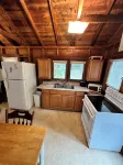 Rustic View Cabin sits on a 2.5 acres on beautiful Hubbard Lake. - 3 étoiles