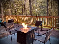 Secluded riverfront RV 7 Miles from Glacier National Park! Hotels in Coram