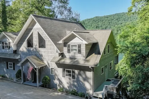 Beautiful Mountain Lakefront Home Lake Nantahala, North Carolina, USA - Homestays