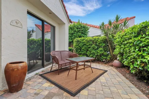 Beautiful, Remodeled Villa Within Walking Distance to Vanderbilt Beach!!