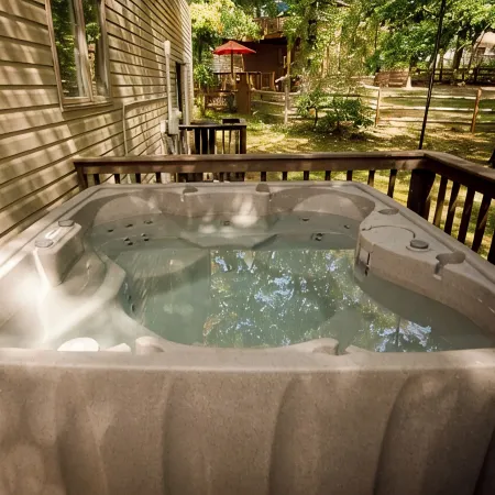 Massanutten Cabin: Hot Tub, Big Yard + Free Pool Pass