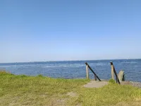 Cosy Vacation Home with Lakeside Terrace - Wifi