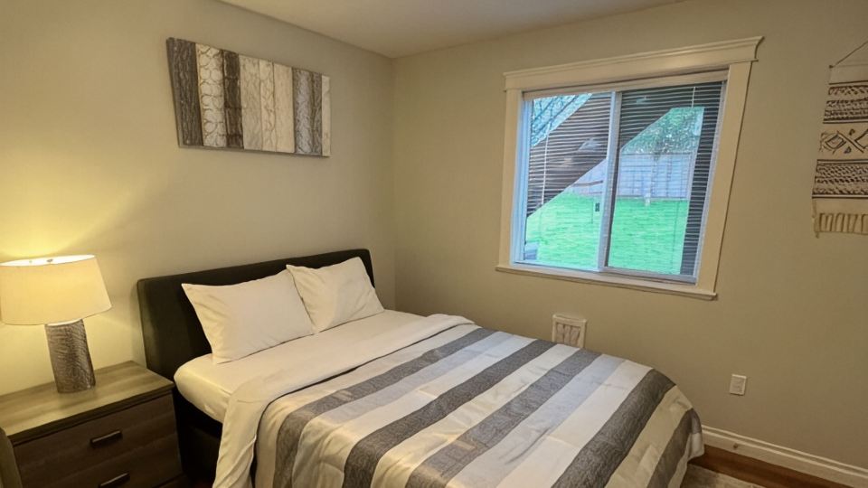 Beautiful Entire 2 Bedroom Suite
