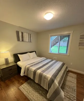 Beautiful Entire 2 Bedroom Suite - Condos
