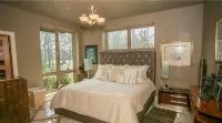 2 Kings | Chapel | Jet Tub | Elevator | DT 12 mins