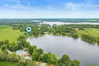 Cozy & Scenic Lakeside Retreat - 4-Sterne
