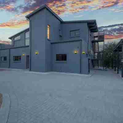 Giraffe Oasis - Kruger Luxury Family Villa: 5-BRs WiFi & AC in Marloth Park Hotel Exterior