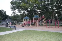 Beachwood Home - Muskegon - walk 2 Lake MI BEACH + local playground + pickleball - 4-Star