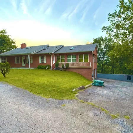 A peaceful, forest retreat with stunning views near historic Harpers Ferry.