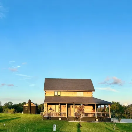 Cozy Cabin Escape • Sleeps 6 • Games • 65” TV