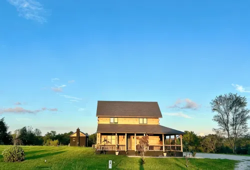 Cozy Cabin Escape • Sleeps 6 • Games • 65” TV