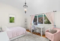 Private Tudor style 5 bedroom home in country setting.