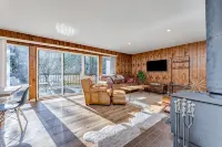 Lovely Mt. Cabin Near Mt. Hood with Hot Tub & Community Pool - chambre d’hôtes
