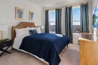 Sophisticated  Escape with Scenic Rooftop – Minutes to Downtown Hotspots - Condos