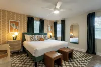 Weekday Spring Sale! Close to Downtown + Beaches! Sleeps 14 with a Pool - Private Pools