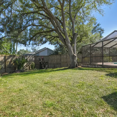 Heated Pool. 3-bedroom house 6.5 miles to honeymoon Island