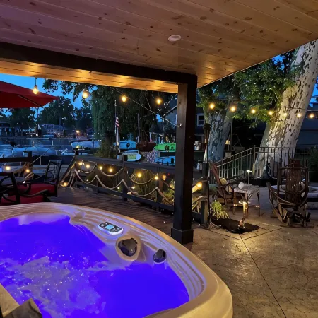 HEAVENLY Portage Lakes water front 4-bedroom cottage with HOTTUB, dog friendly!