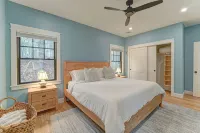 Secluded Coastal Home and Cottage: Peaceful Nature Escape 3 Minutes to the Beach - WiFi
