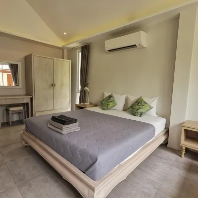 Phalarn Inn Resort Отели рядом с достопримечательностью «Пирс Менам»