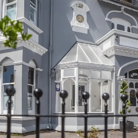 Oaklands Guest House