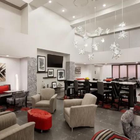 Hampton Inn & Suites Roanoke Airport