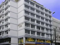 Crystal City Hotel โรงแรมใกล้พิพิธภัณฑ์สงคราม