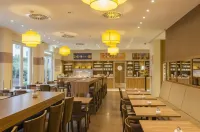 Premier Inn Hamburg St. Pauli - breakfast