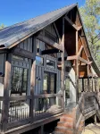 FIRST KISS: A Modern Romantic Luxury Couples Cabin - Homestays