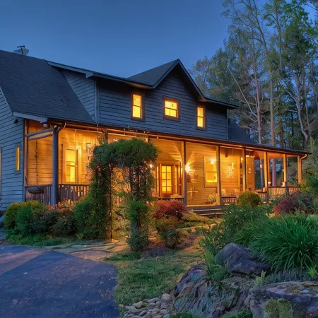 Unbelievable Mountain Cabin on the Historic Chattahoochee River- 3/26 Remodel