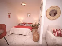 Nice studio, spacious, air-conditioned, near village, sea view in small residence. Hotels in Cargese