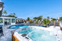 Luxury Waterfront Home DOCK POOL JACUZZI KAYAKS -  Privatzimmer