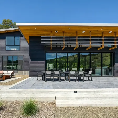 Modern, recently built home with stunning pool & beautiful views; 15 min to town