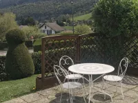 5 minutes from Annecy? Apartment on 2nd floor of a house with large garden - Condos